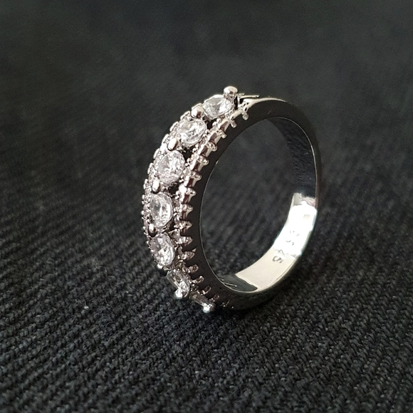 Pretty Silver Designer Woman Ring - Picture 2 of 7